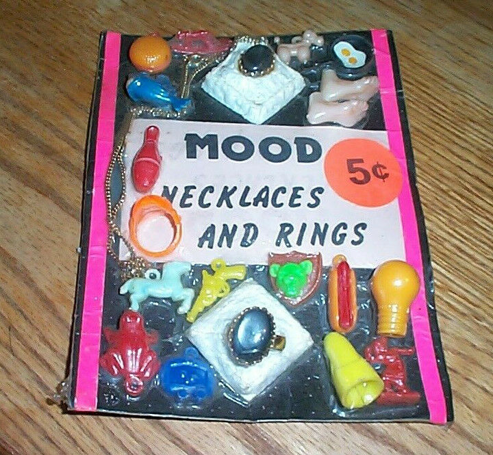 Vintage Display Card 5c Mood Necklaces And Rings And Toys #14a