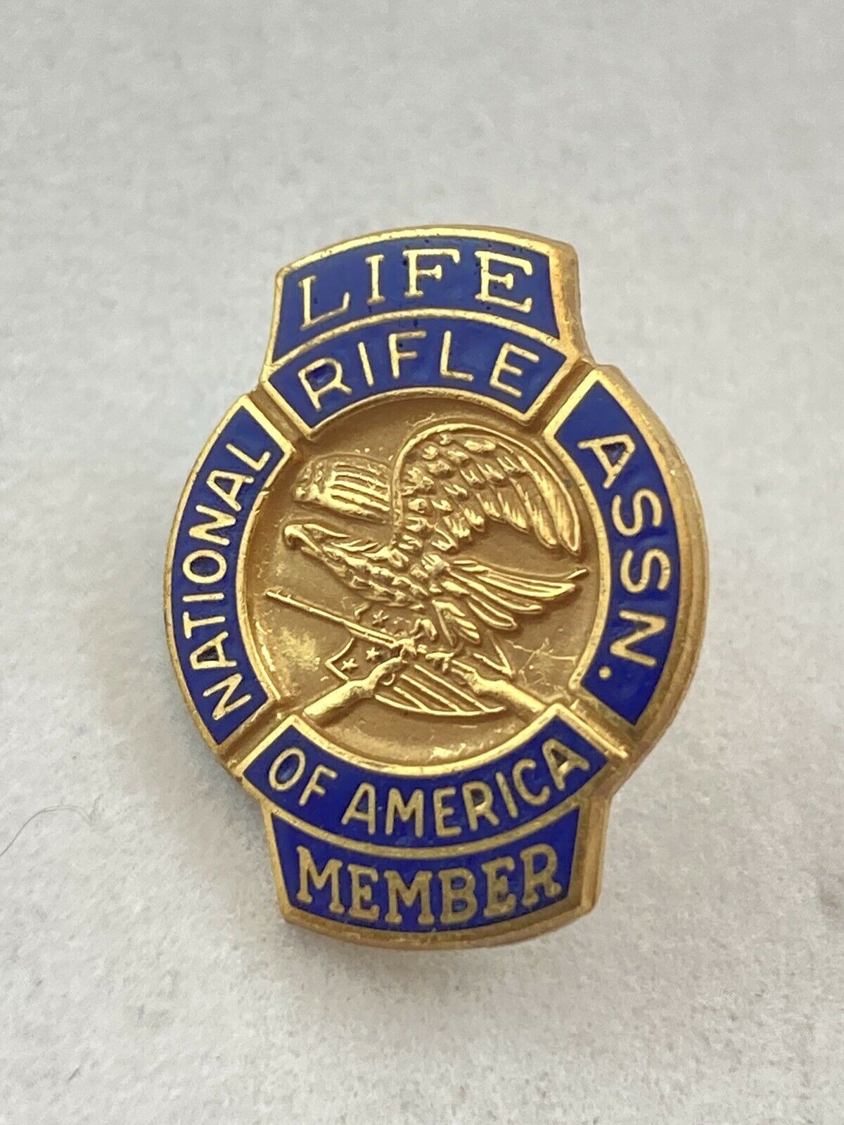 Nra National Rifle Association Of America Life Member Gold Tone Enamel Pin Back